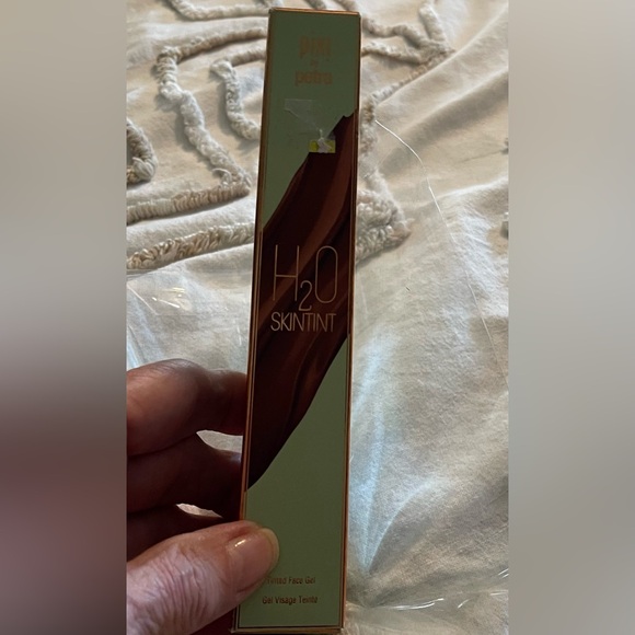 NIB- Pixi by Petra Skin Tint 1.18 fl.oz. Color is Espresso - Picture 13 of 13